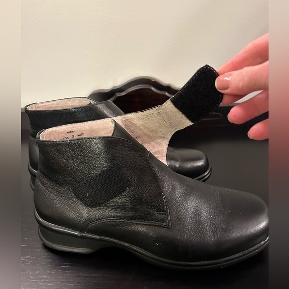 Propet Ava Ankle Bootie Leather Upper Crossover Strap Velcro Closing Women Sz 8D - Picture 3 of 9